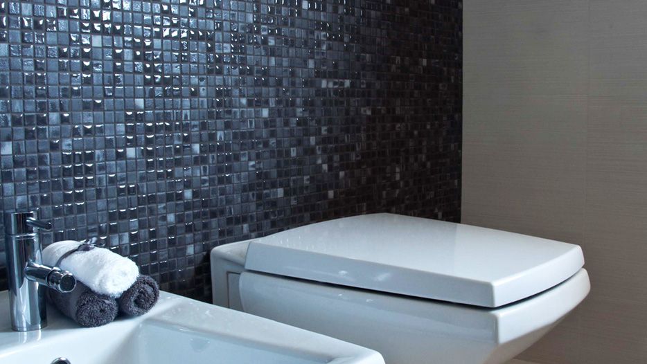 Оформление ванной комнаты при помощи мозаичной плитки