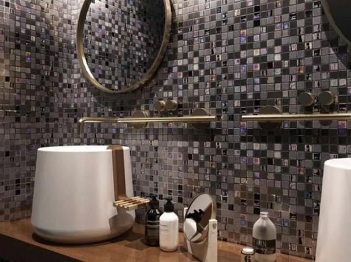 Просторная ванная с мозаикой Togama Interior